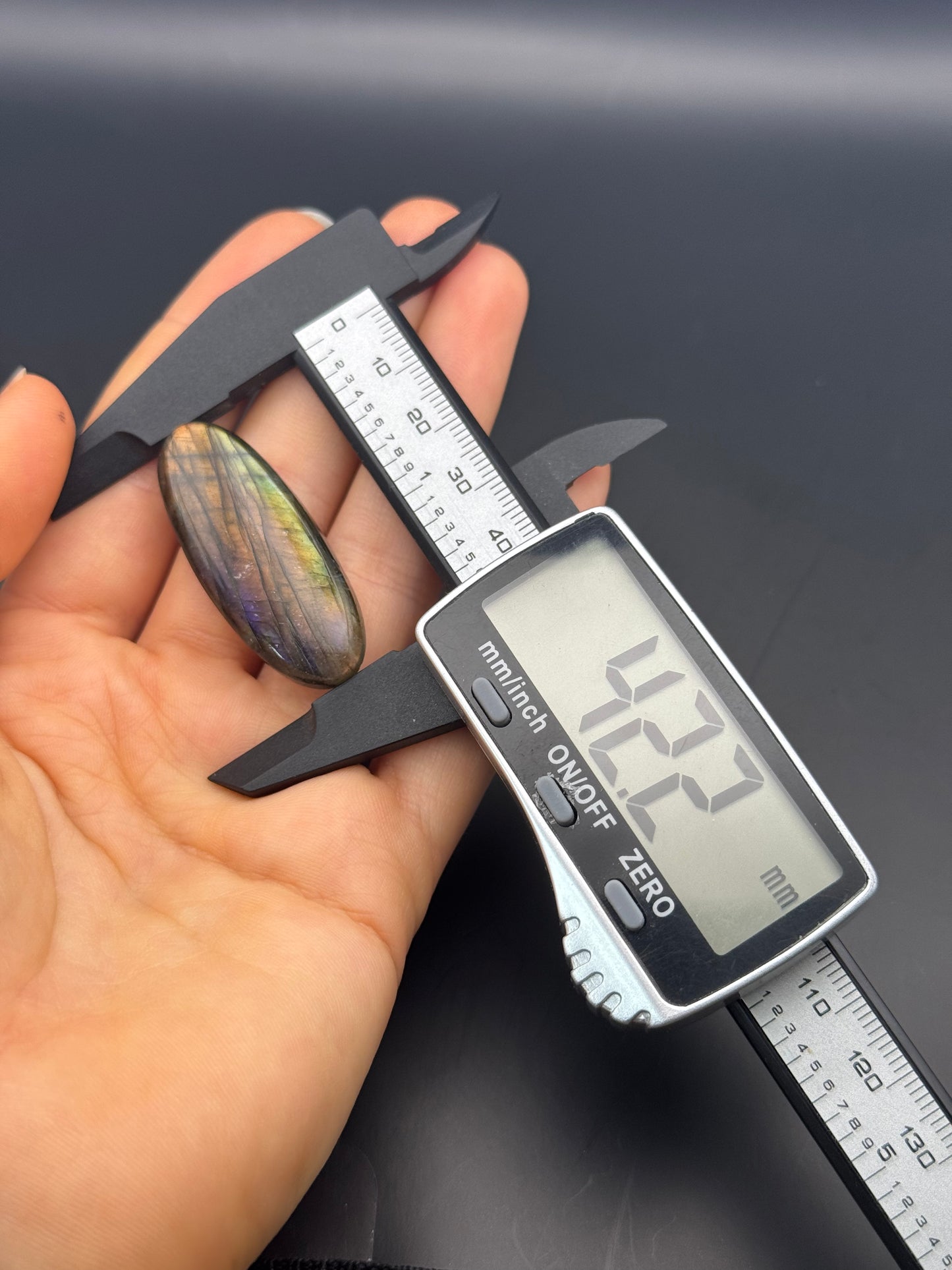 Lila Labradorit Cabochon ~ 18C
