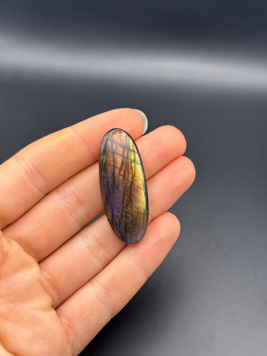 Lila Labradorit Cabochon ~ 18C