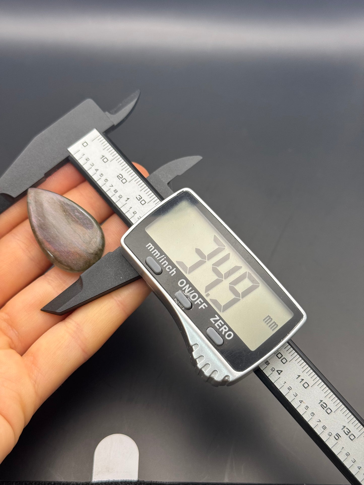 Lila Labradorit Cabochon ~ 18D