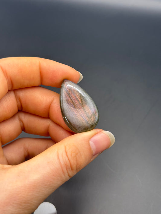 Lila Labradorit Cabochon ~ 18D