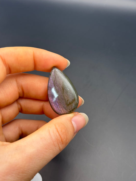 Lila Labradorit Cabochon ~ 18D