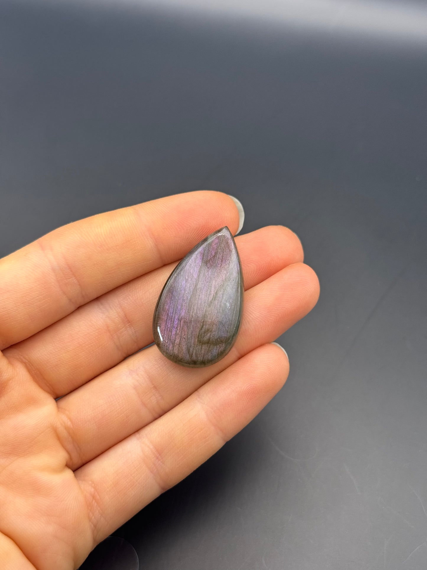 Lila Labradorit Cabochon ~ 18D