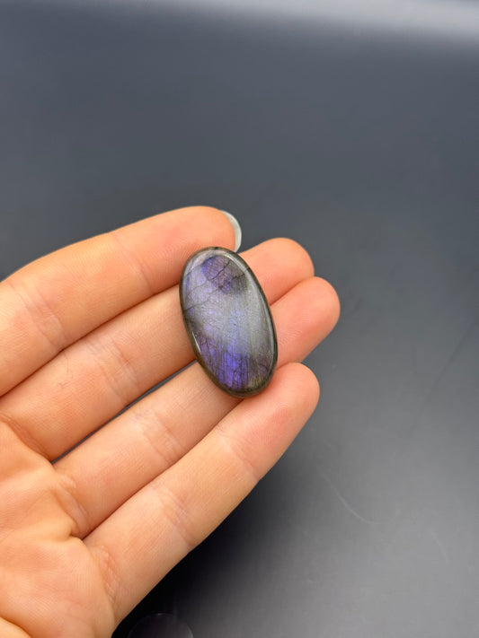 Lila Labradorit Cabochon ~ 18E