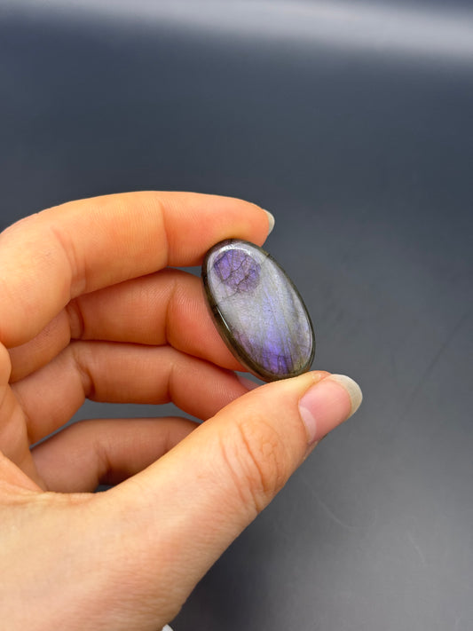 Lila Labradorit Cabochon ~ 18E