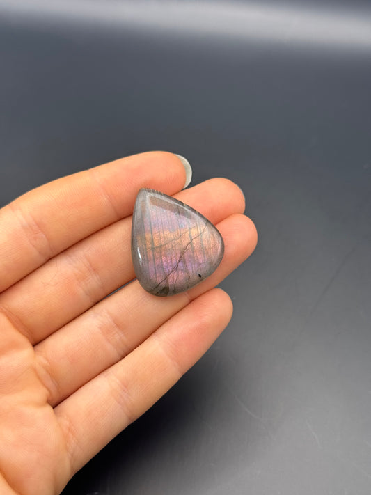 Lila Labradorit Cabochon ~ 18F