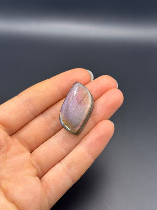 Lila Labradorit Cabochon ~ 18G
