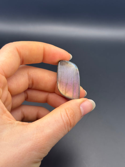 Lila Labradorit Cabochon ~ 18G