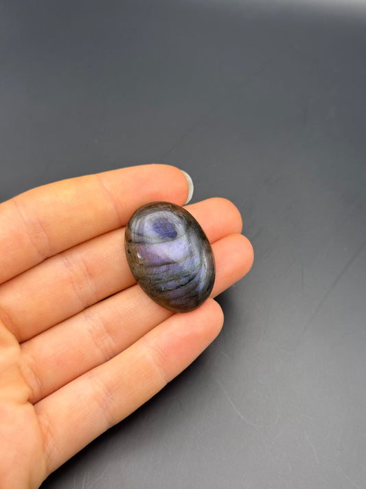 Lila Labradorit Cabochon ~ 18J