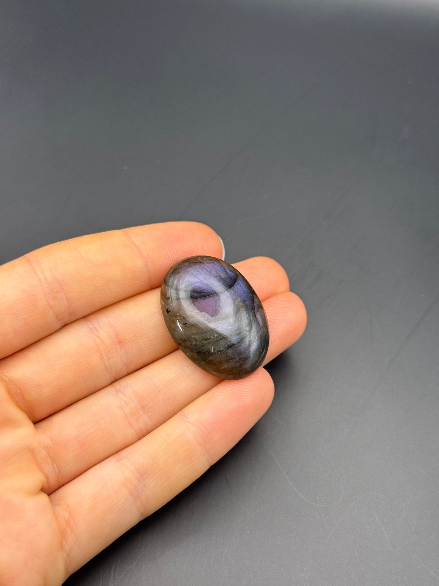 Lila Labradorit Cabochon ~ 18J