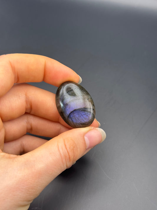 Lila Labradorit Cabochon ~ 18J