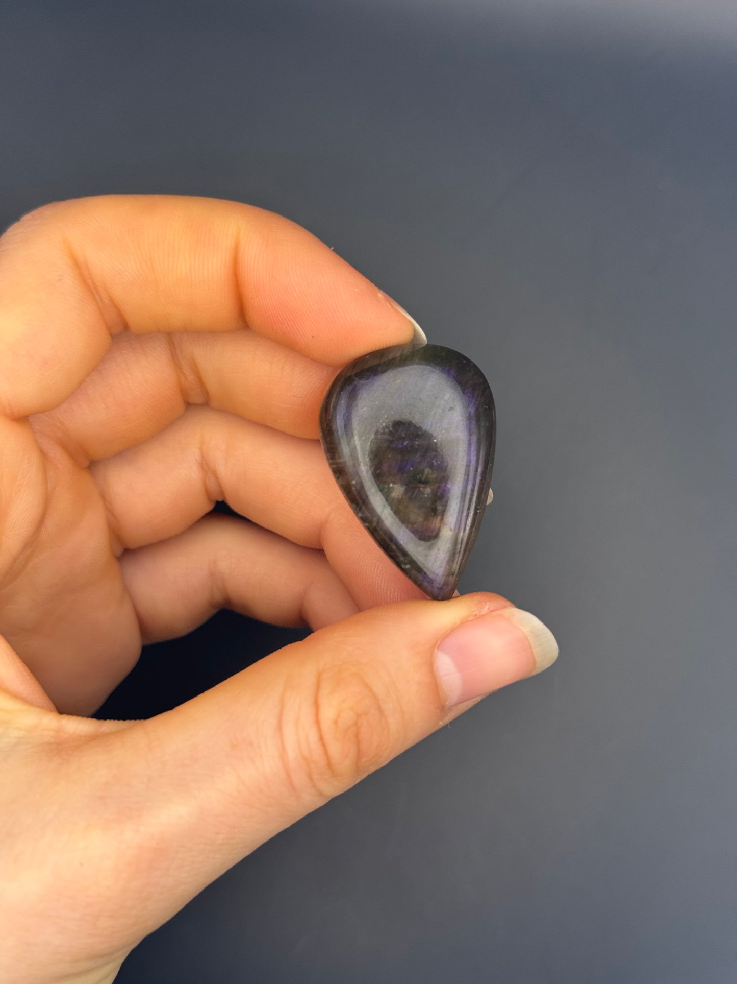 Lila Labradorit Cabochon ~ 18K