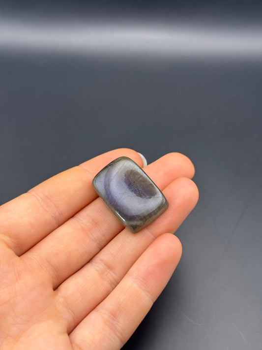 Lila Labradorit Cabochon ~ 18L