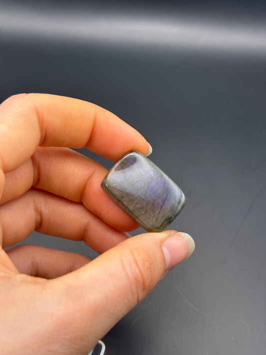 Lila Labradorit Cabochon ~ 18L