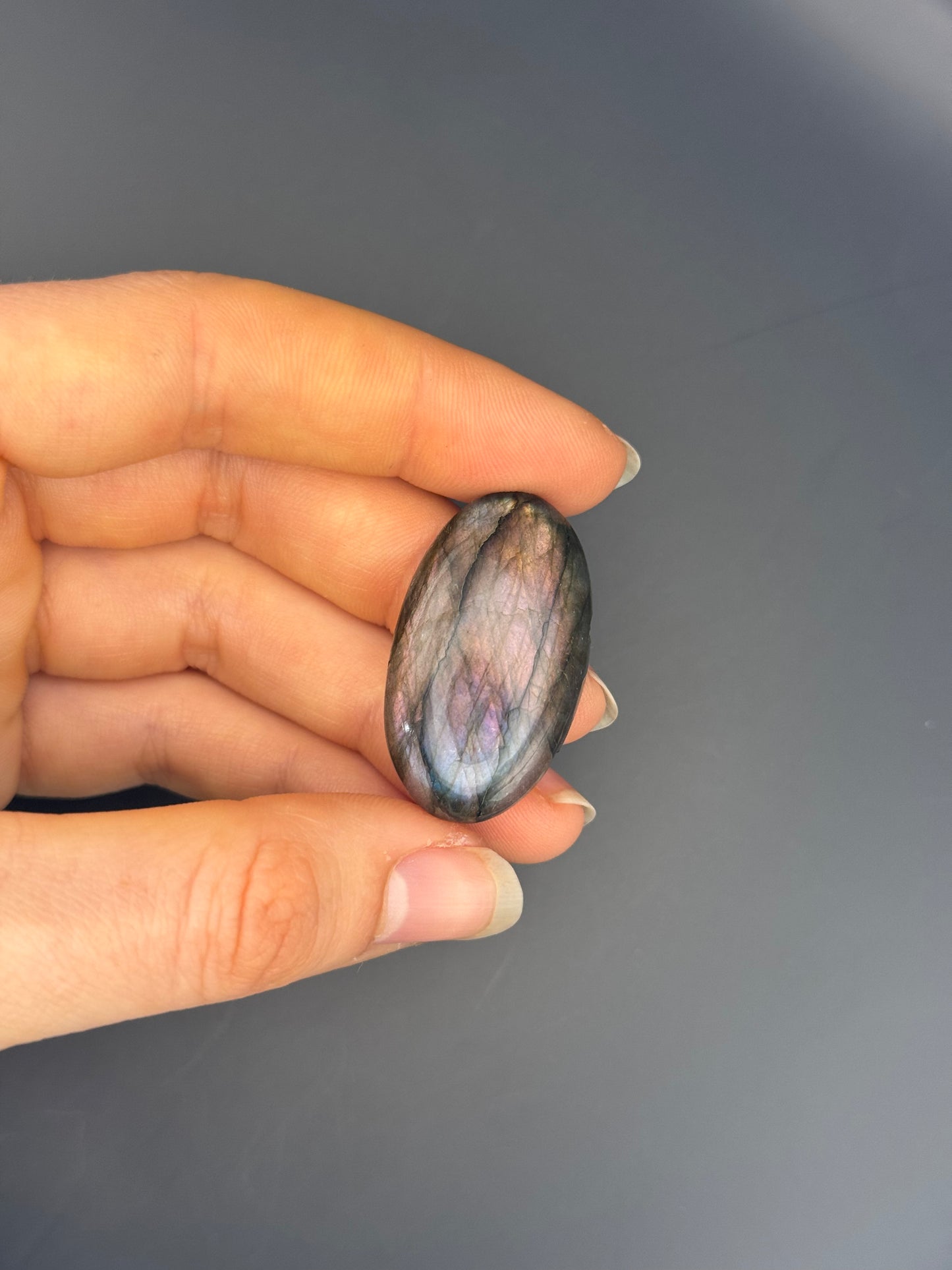 Lila Labradorit Cabochon ~ 18M