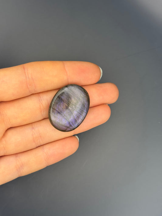 Lila Labradorit Cabochon ~ 18P