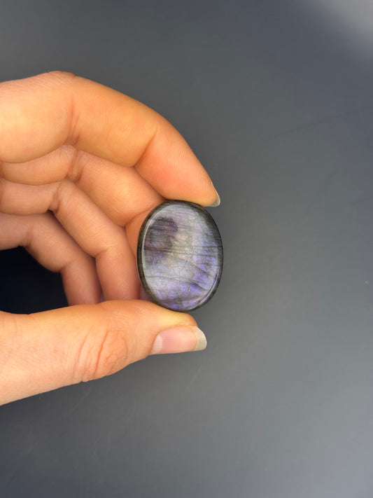 Lila Labradorit Cabochon ~ 18P