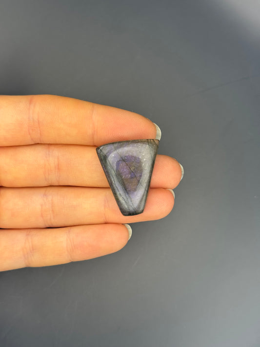 Lila Labradorit Cabochon ~ 18T