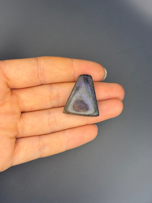 Lila Labradorit Cabochon ~ 18T