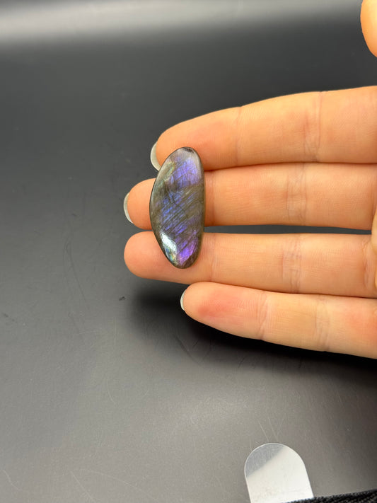 Lila Labradorit Cabochon ~ 10N