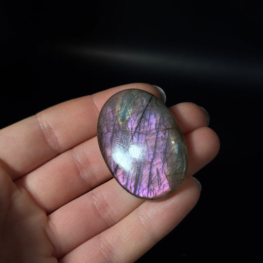 Lila Labradorit Cabochon ~ 31A