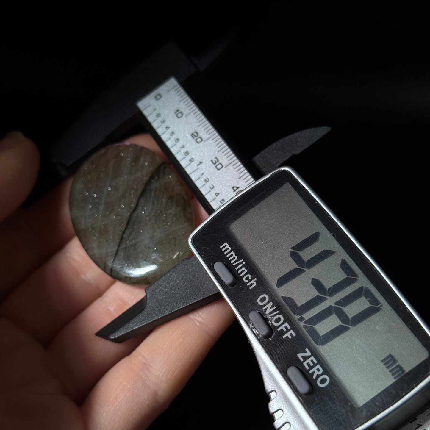 Lila Labradorit Cabochon ~ 31A