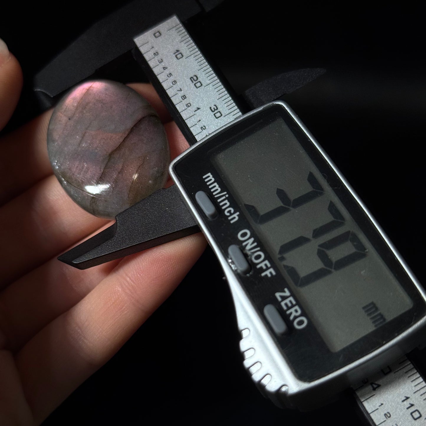 Lila Labradorit Cabochon ~ 31B
