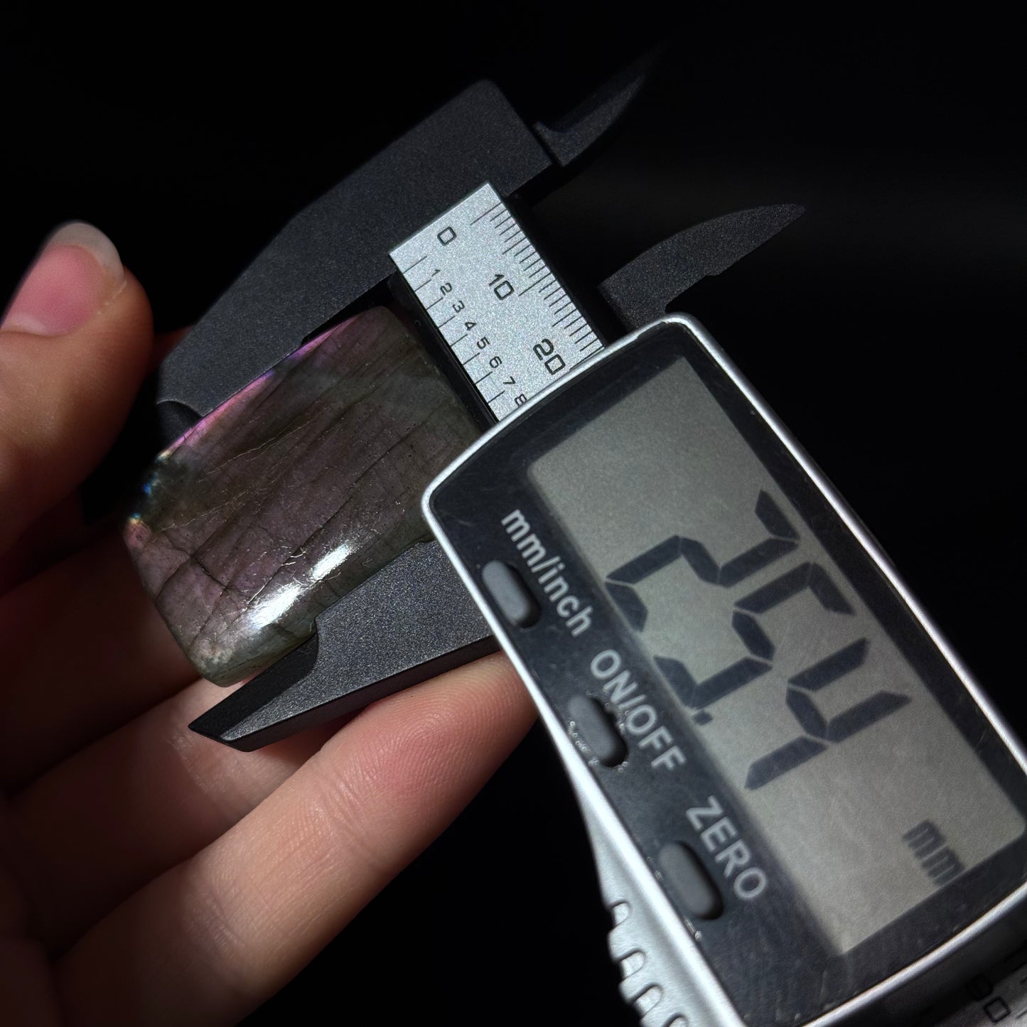 Lila Labradorit Cabochon ~ 31E