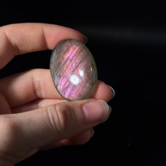 Lila Labradorit Cabochon ~ 31F