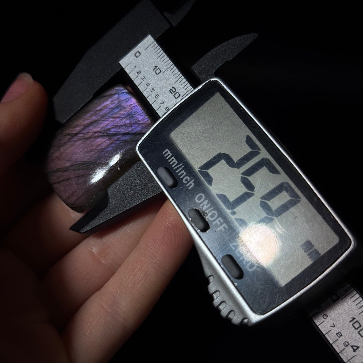 Lila Labradorit Cabochon ~ 31G