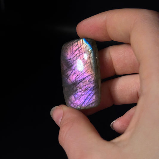 Lila Labradorit Cabochon ~ 31H