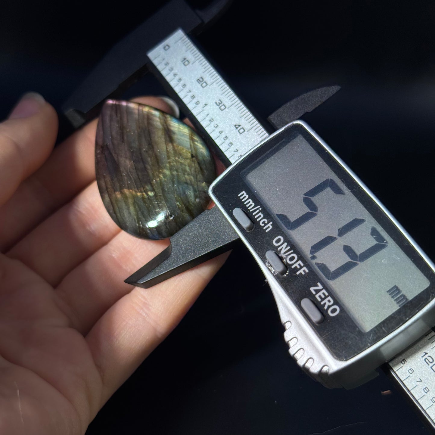 Lila Labradorit Cabochon ~ 46A