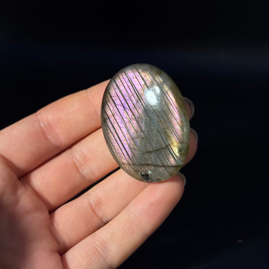 Lila Labradorit Cabochon ~ 46B