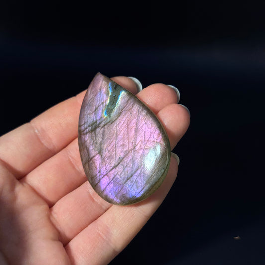 Lila Labradorit Cabochon ~ 46G