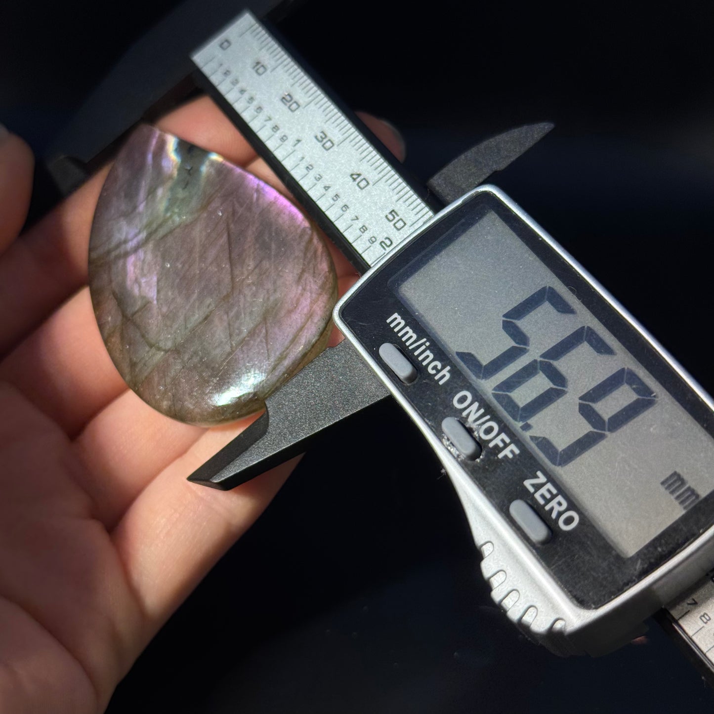 Lila Labradorit Cabochon ~ 46G