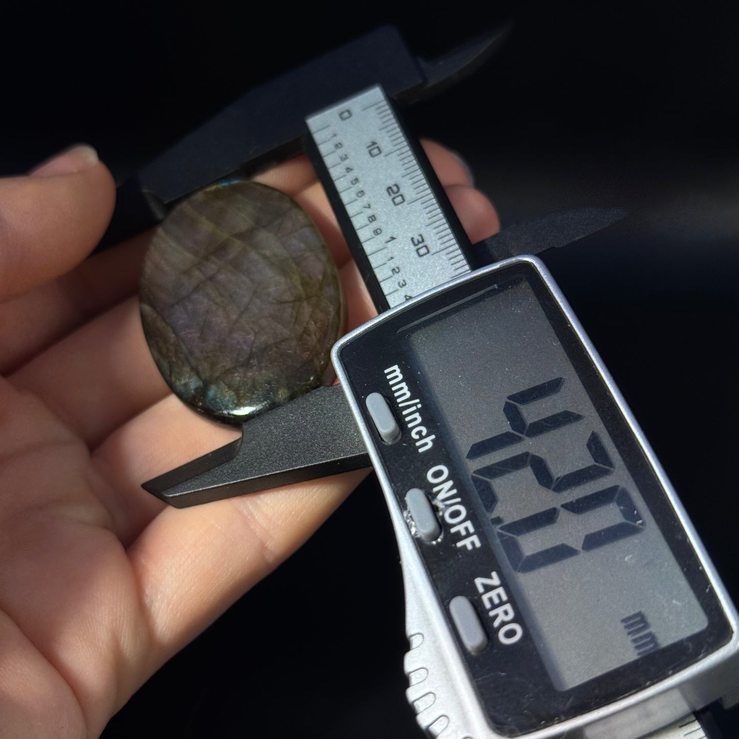 Lila Labradorit Cabochon ~ 36A