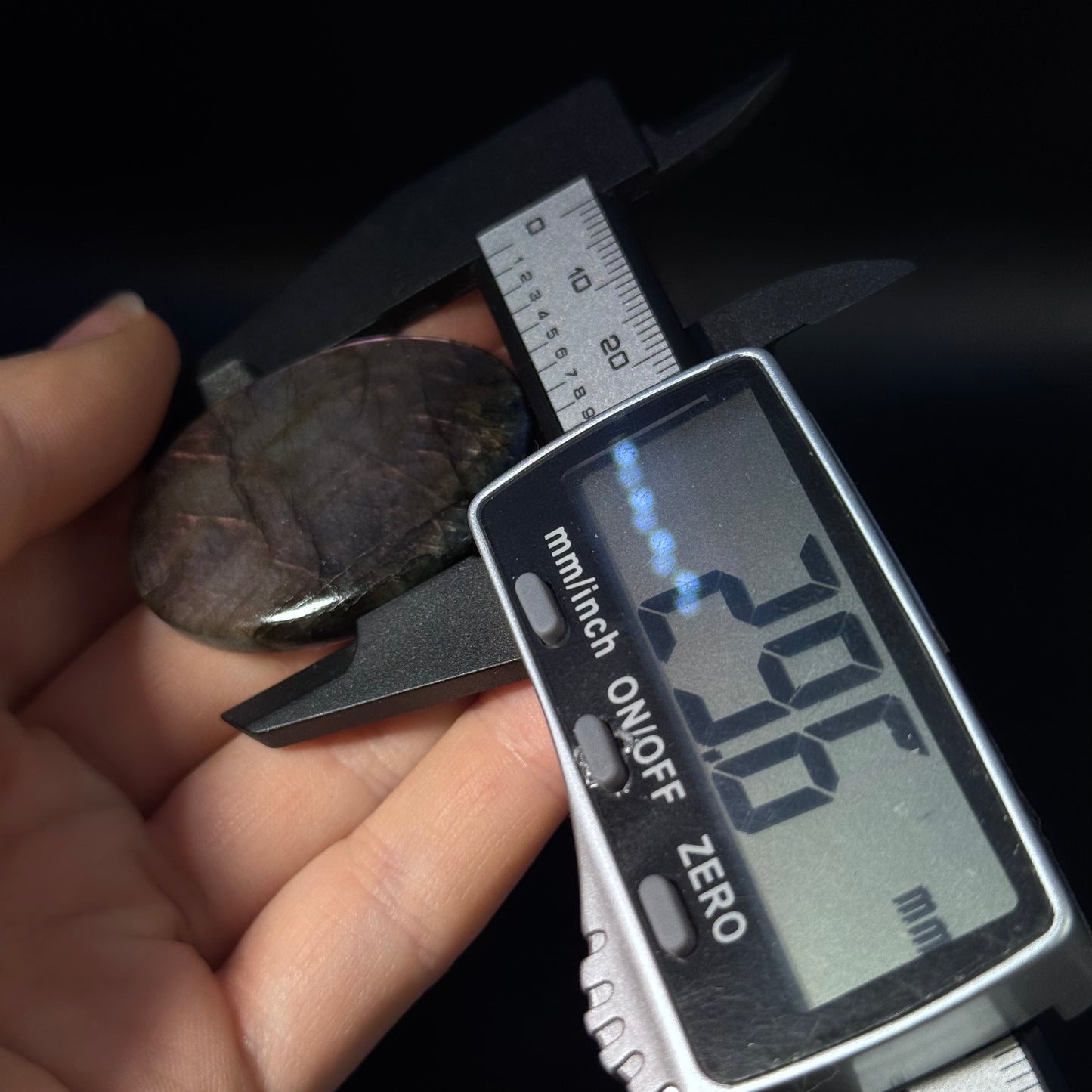 Lila Labradorit Cabochon ~ 36A