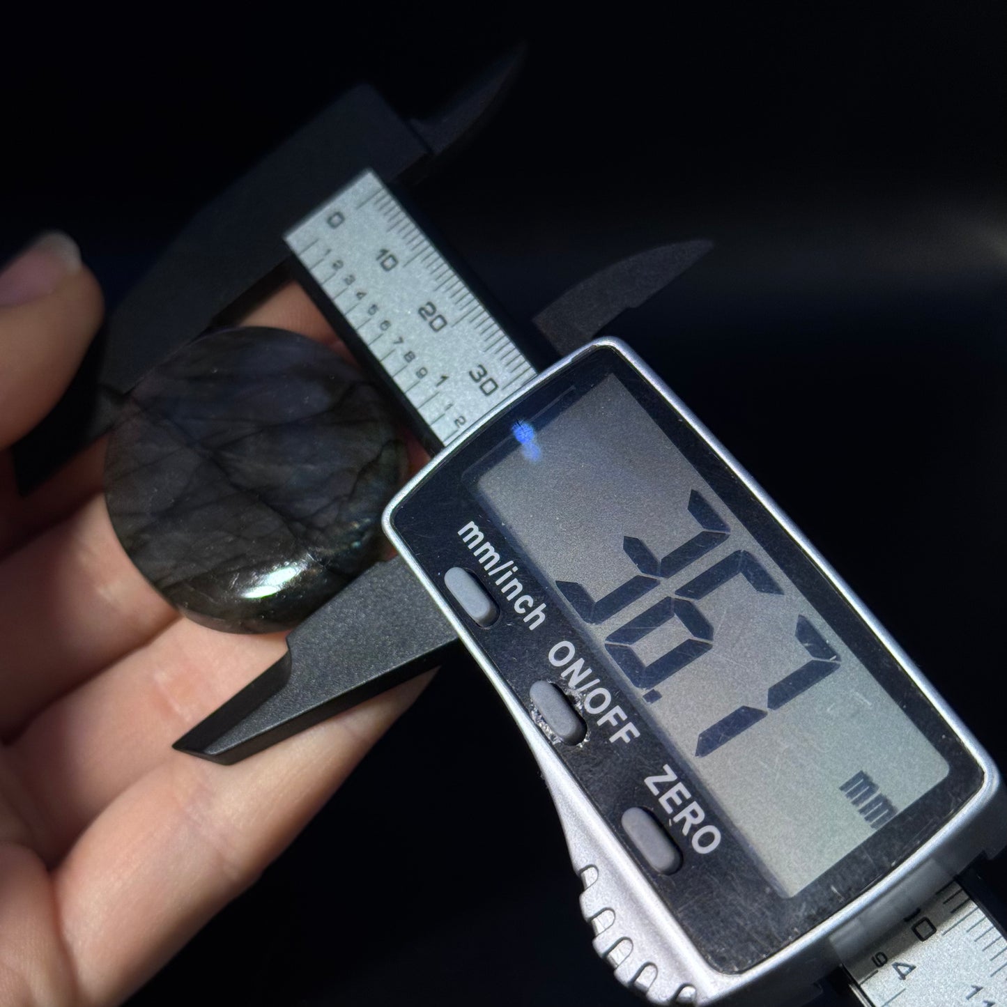 Lila Labradorit Cabochon ~ 36B