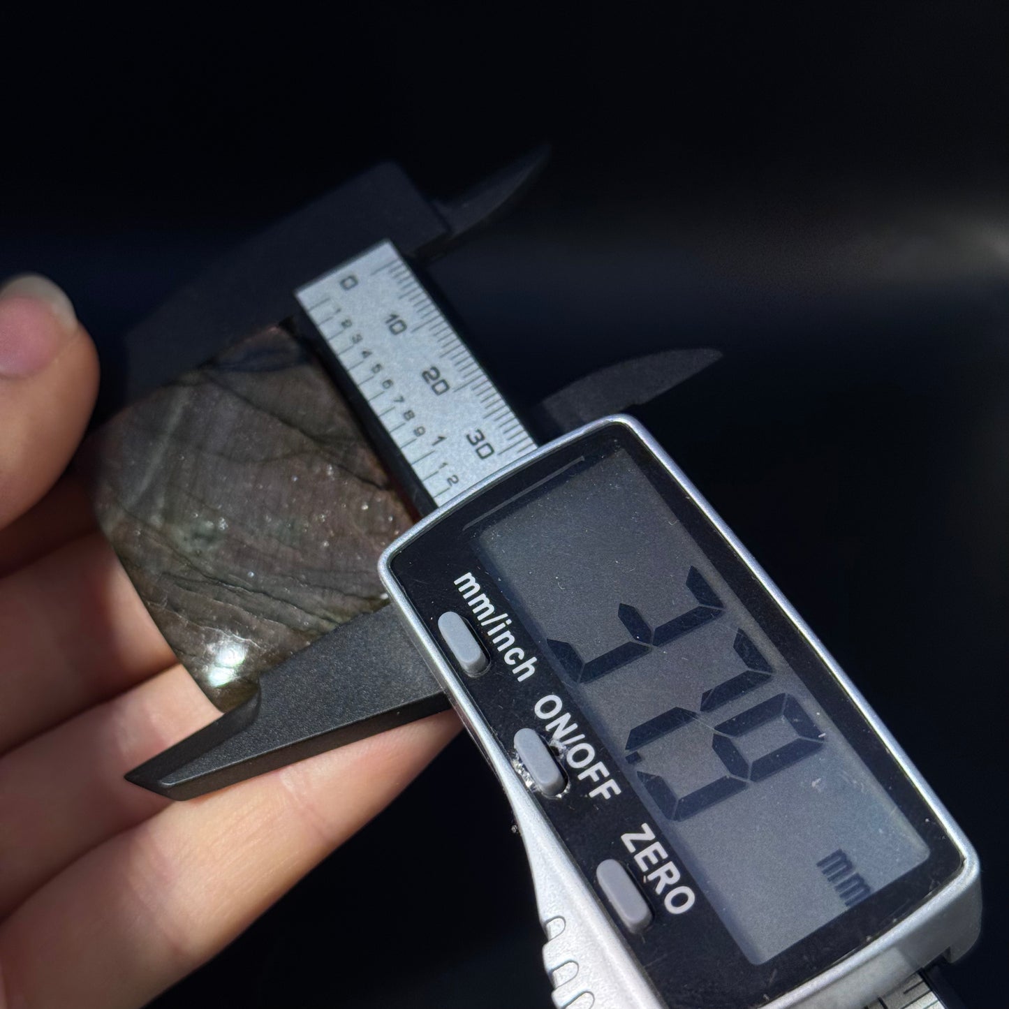 Lila Labradorit Cabochon ~ 36C