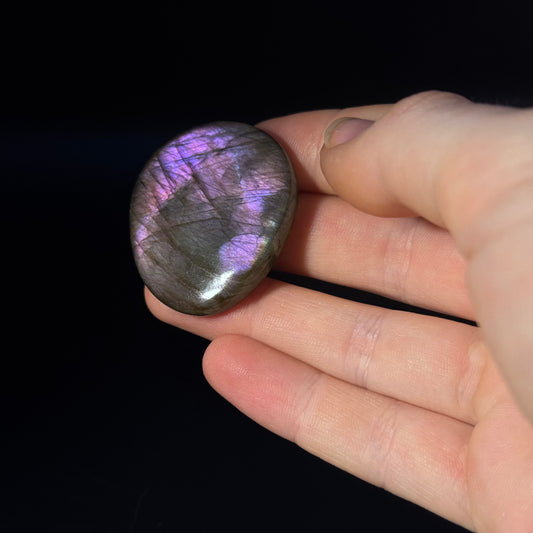 Lila Labradorit Cabochon ~ 36D