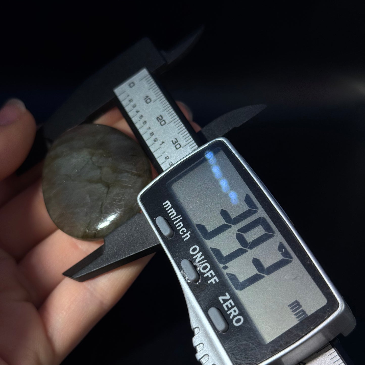 Lila Labradorit Cabochon ~ 36D