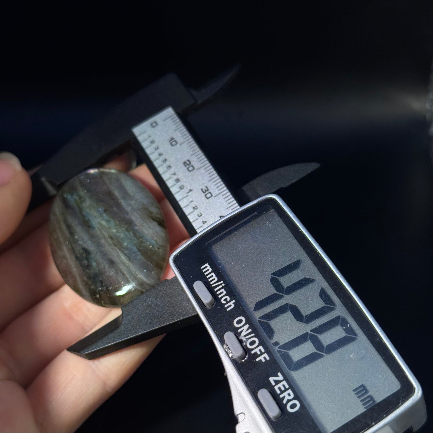 Lila Labradorit Cabochon ~ 36E