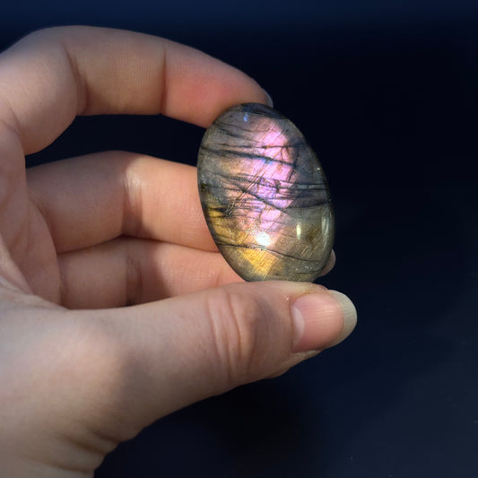 Lila Labradorit Cabochon ~ 36j