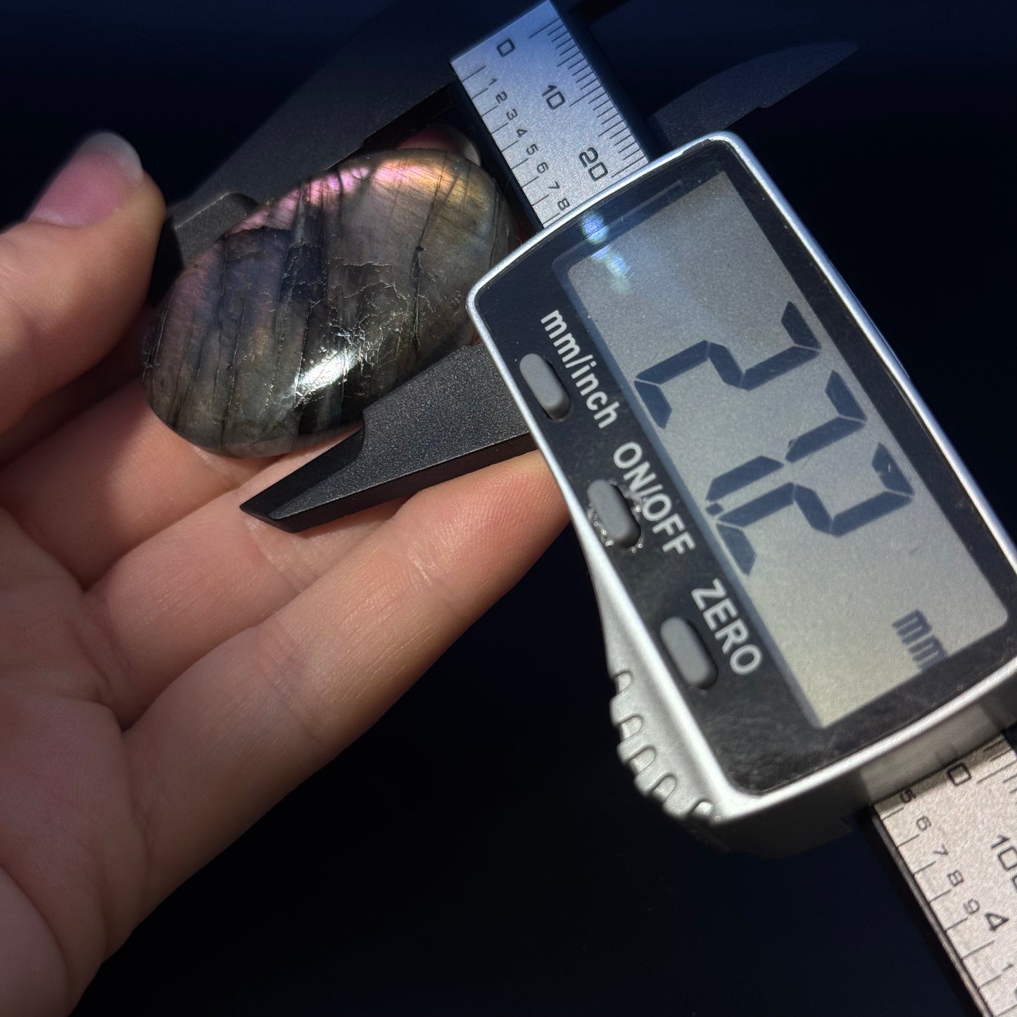 Lila Labradorit Cabochon ~ 36j