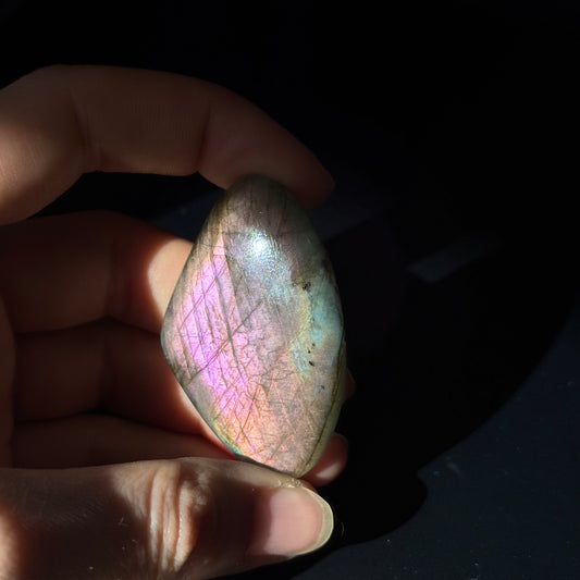 Lila Labradorit Cabochon ~ 49B
