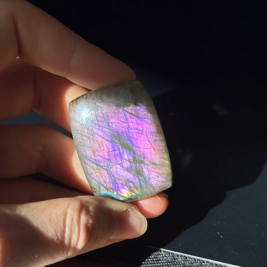 Lila Labradorit Cabochon ~ 51A