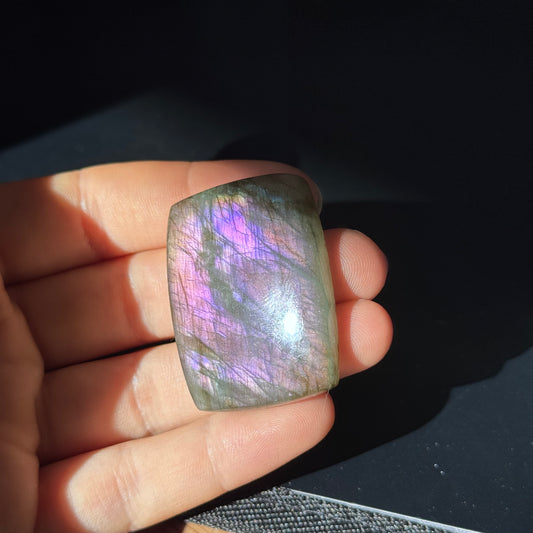 Lila Labradorit Cabochon ~ 51A