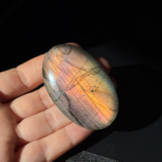 Lila Labradorit Cabochon ~ 67A