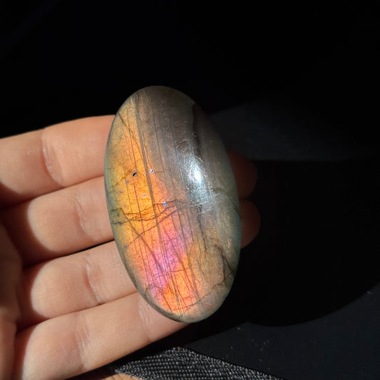 Lila Labradorit Cabochon ~ 67A