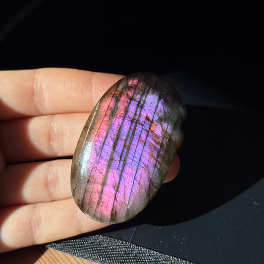 Lila Labradorit Cabochon ~ 60B