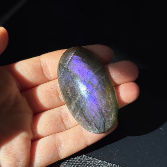 Lila Labradorit Cabochon ~ 60A